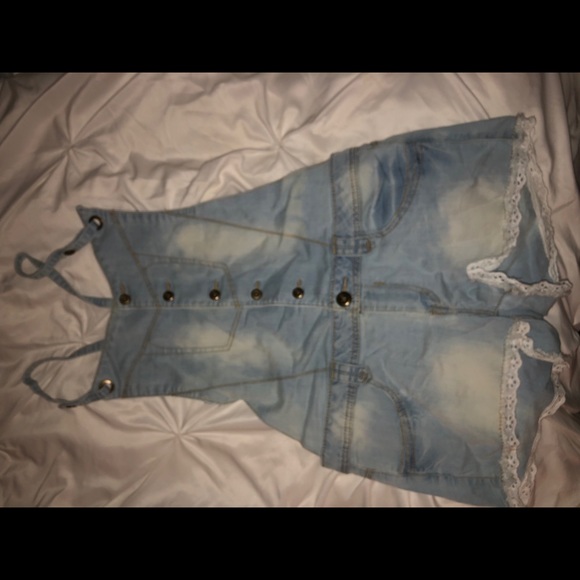 Denim - Overall shorts with lace trim